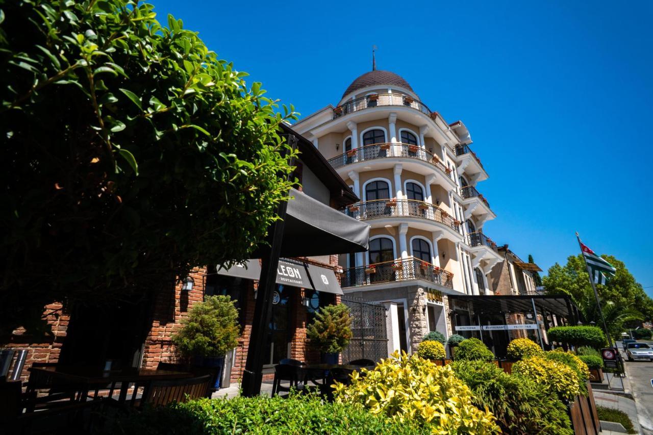 Leon Boutique Hotel Sukhumi Ngoại thất bức ảnh