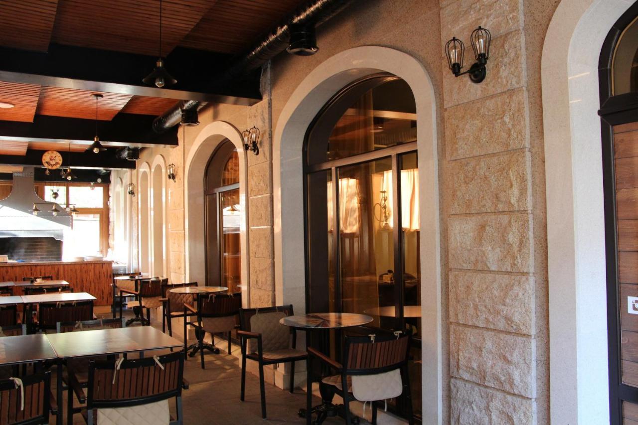 Leon Boutique Hotel Sukhumi Ngoại thất bức ảnh