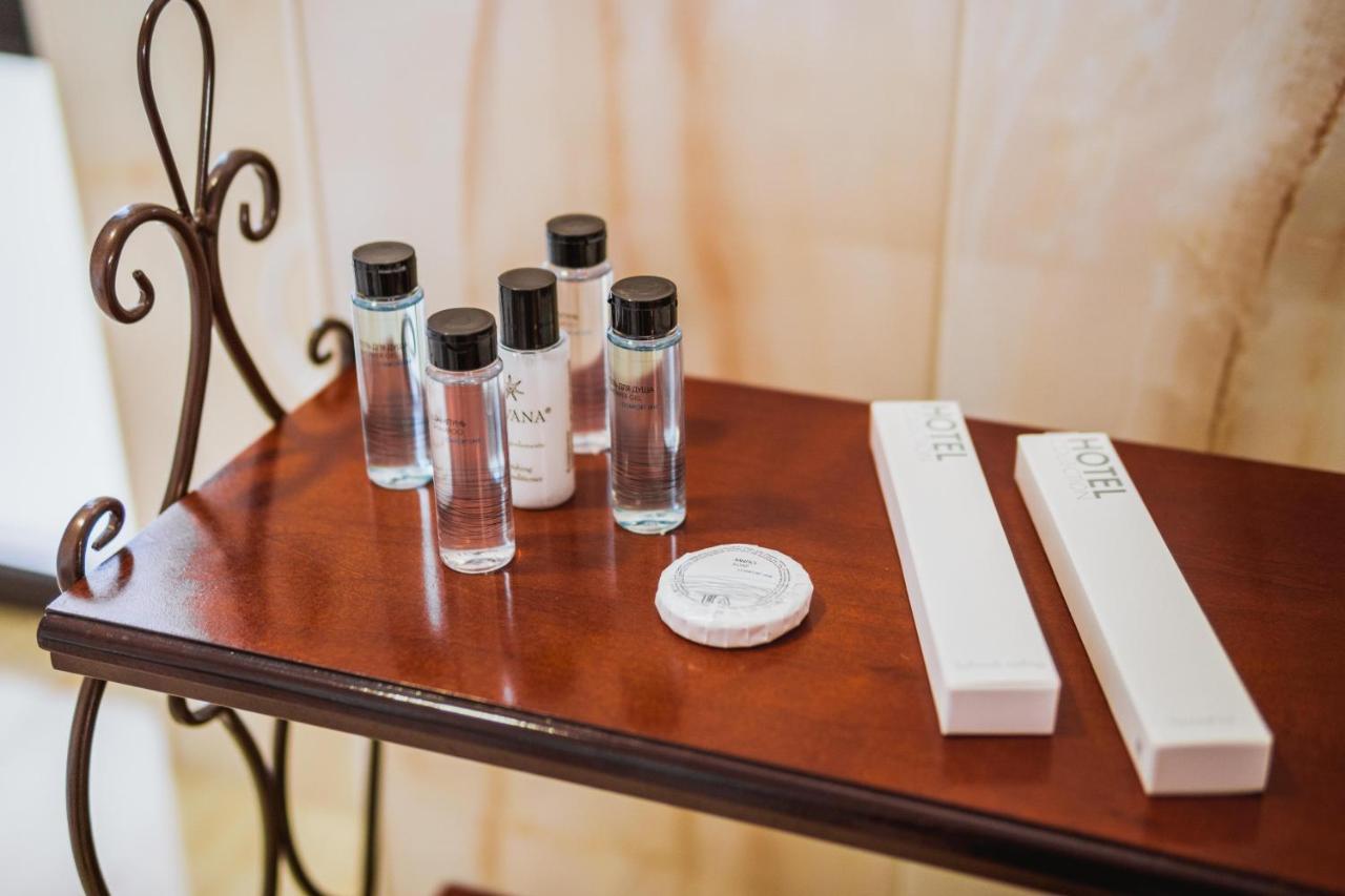 Leon Boutique Hotel Sukhumi Ngoại thất bức ảnh