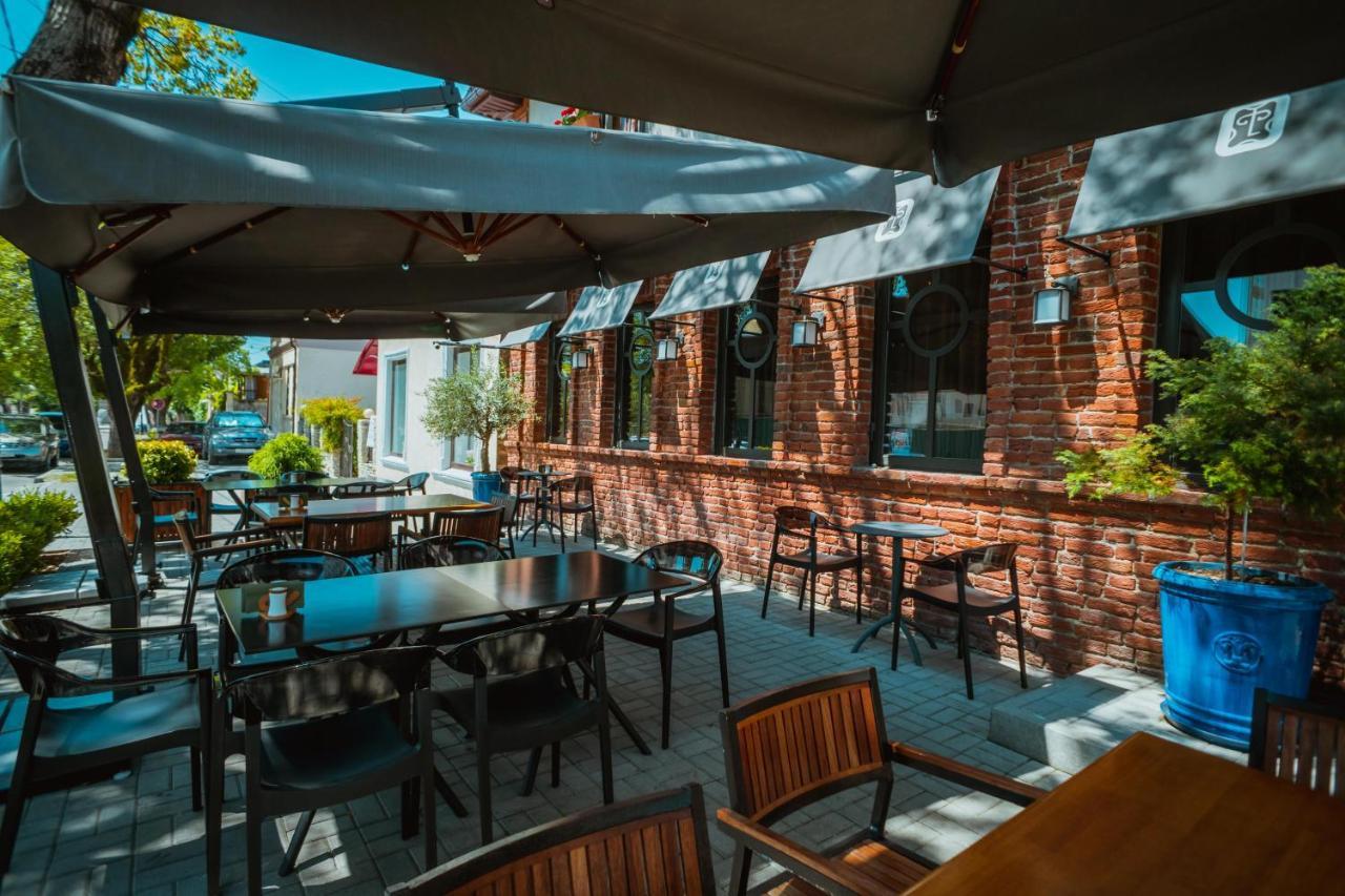Leon Boutique Hotel Sukhumi Ngoại thất bức ảnh