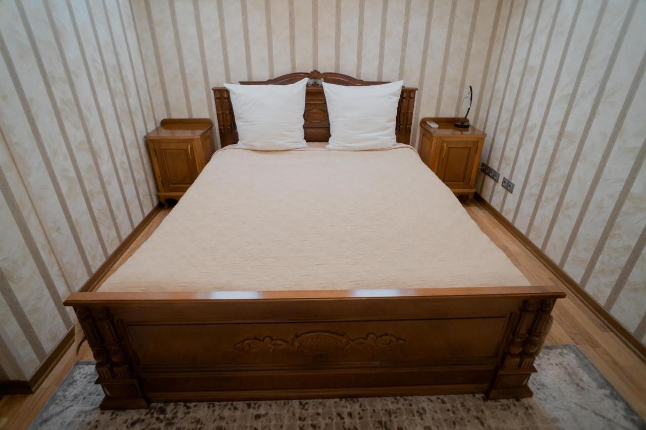 Leon Boutique Hotel Sukhumi Ngoại thất bức ảnh