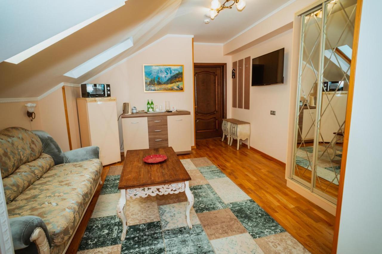 Leon Boutique Hotel Sukhumi Ngoại thất bức ảnh