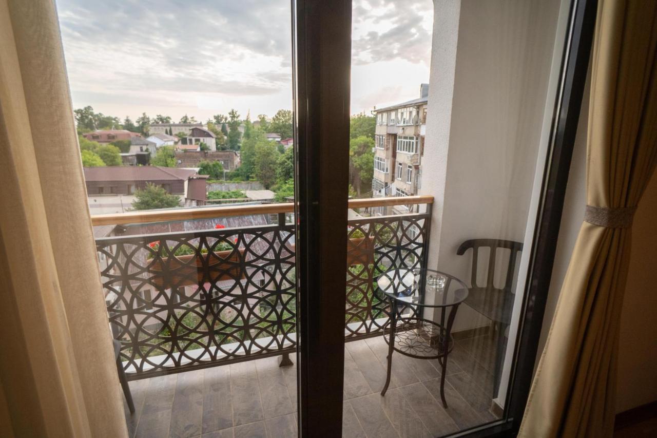 Leon Boutique Hotel Sukhumi Ngoại thất bức ảnh
