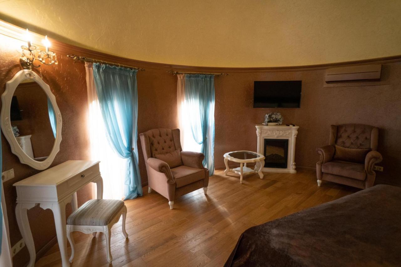 Leon Boutique Hotel Sukhumi Ngoại thất bức ảnh