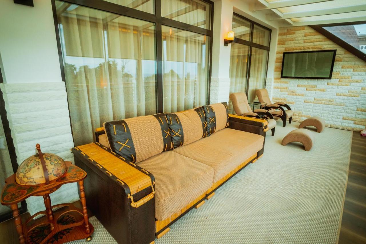 Leon Boutique Hotel Sukhumi Ngoại thất bức ảnh