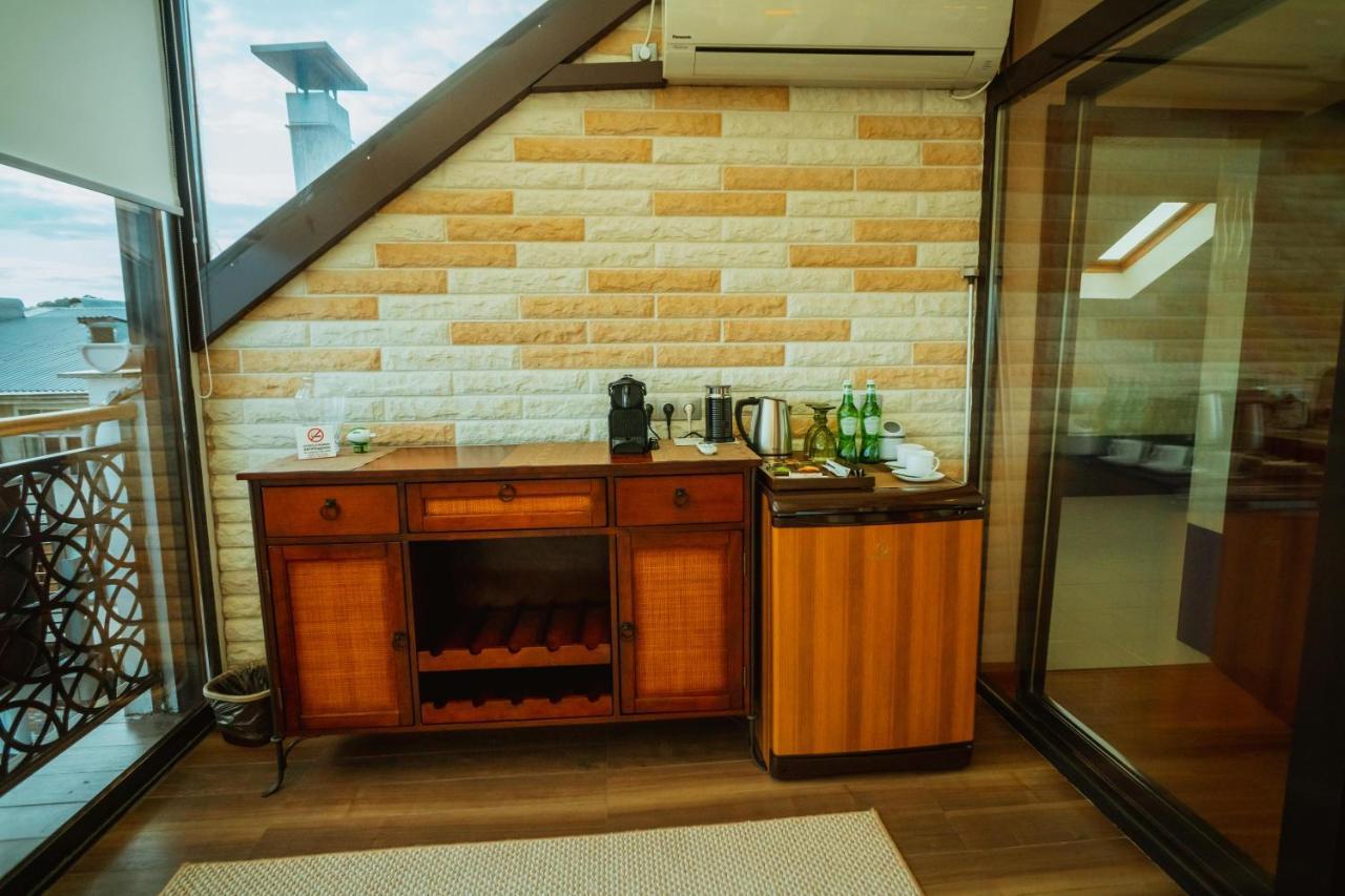 Leon Boutique Hotel Sukhumi Ngoại thất bức ảnh