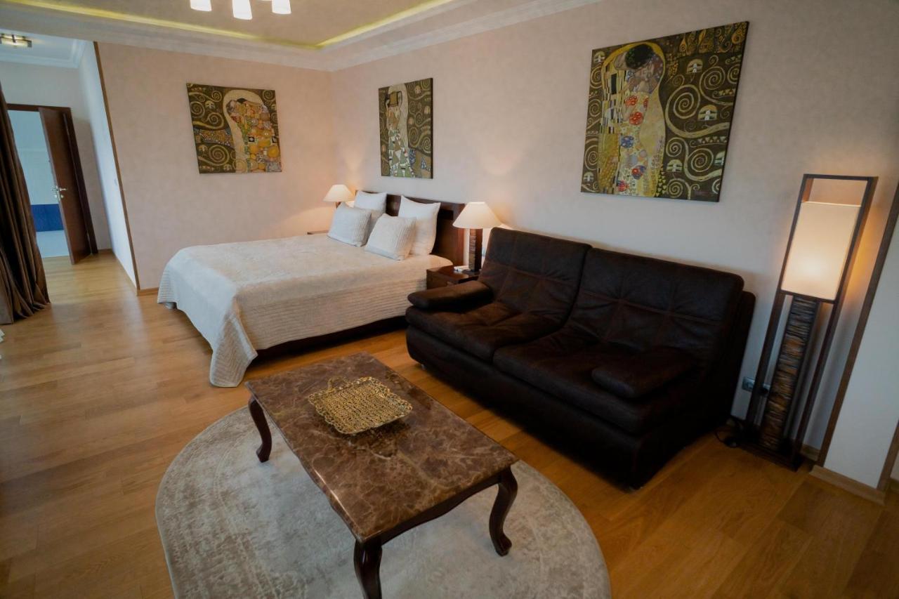 Leon Boutique Hotel Sukhumi Ngoại thất bức ảnh