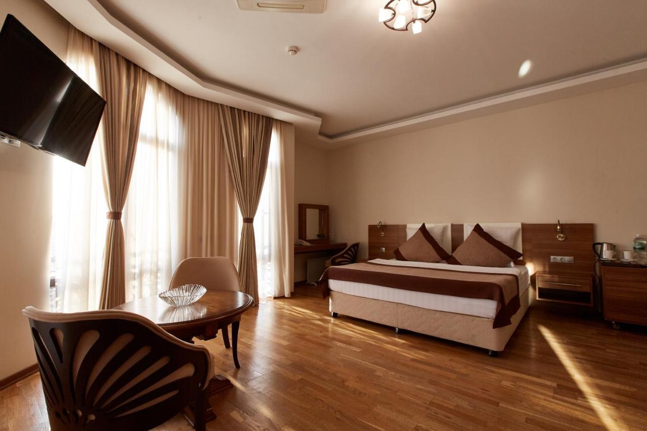 Leon Boutique Hotel Sukhumi Ngoại thất bức ảnh