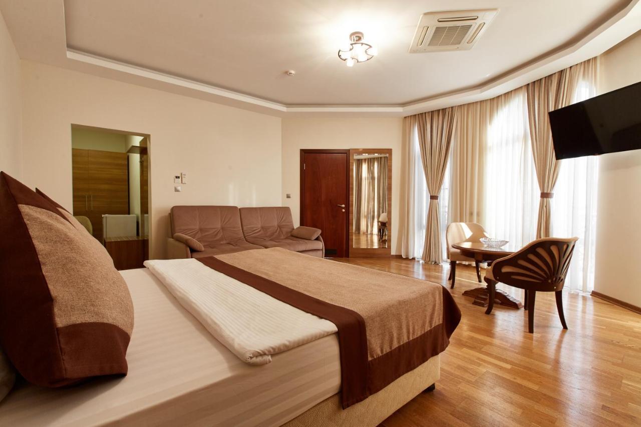 Leon Boutique Hotel Sukhumi Ngoại thất bức ảnh