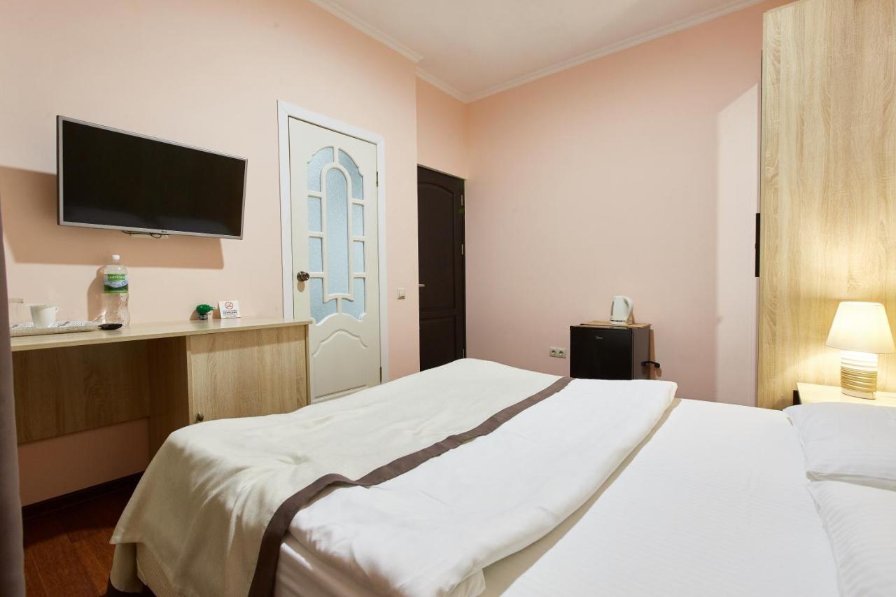 Leon Boutique Hotel Sukhumi Ngoại thất bức ảnh
